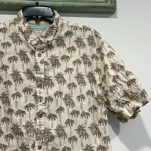 Men’s Cotton Short Sleeve Button Down Palm Tree Print wood button cruise shirt